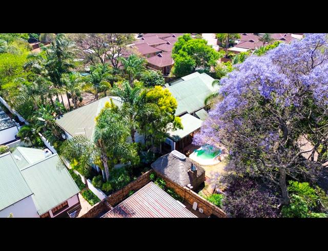 7 BEDROOM FREEHOLD FOR SALE IN DIE HOEWES